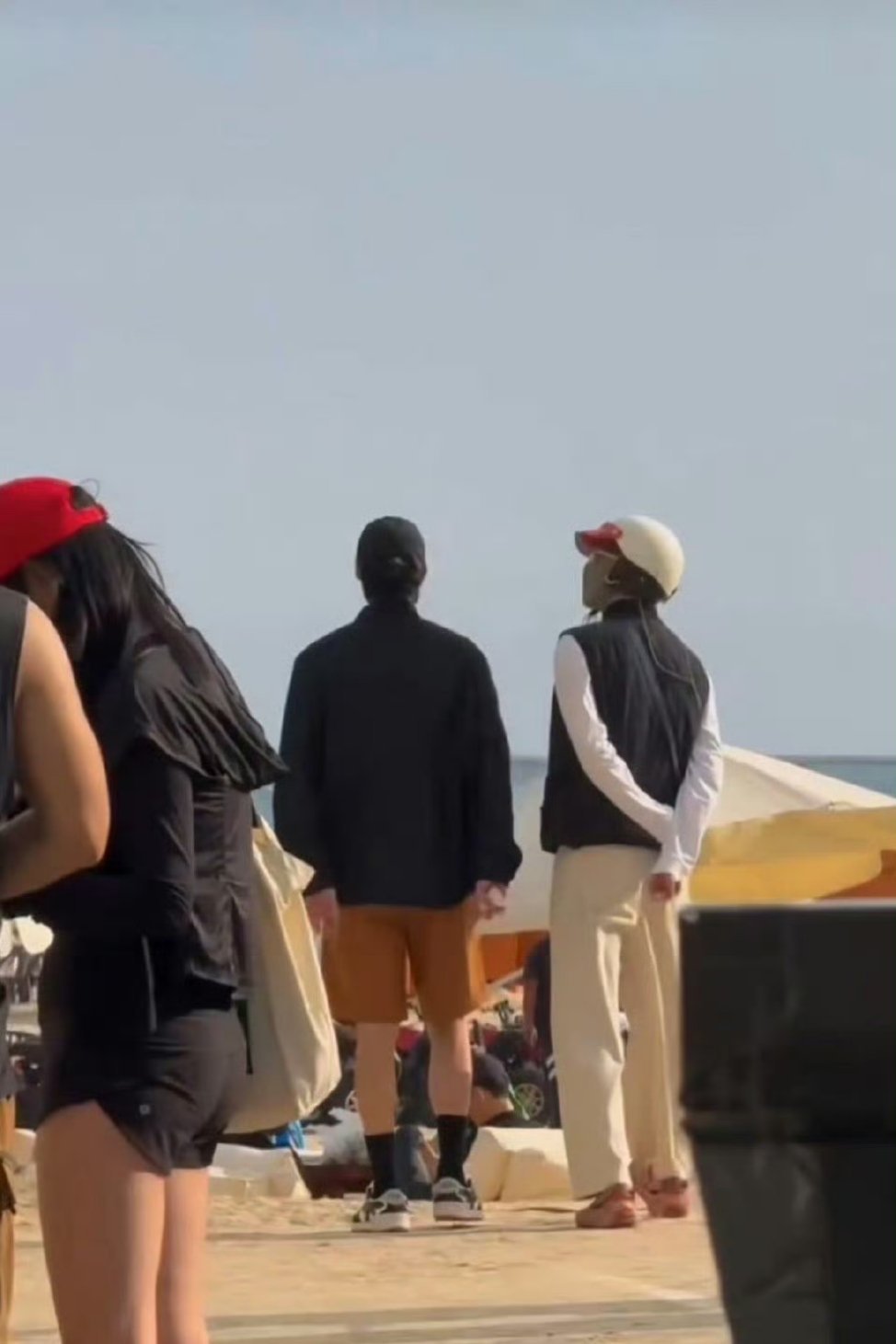 白宇魏大勋同游三亚 我们游戏搭子也是升级成旅行搭子了[抱一抱]空投我去三亚偶遇两