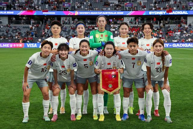 朝鲜队80分钟进球后，有队员直接哭了。
中国女足对朝鲜队的第80分钟，朝鲜队打进