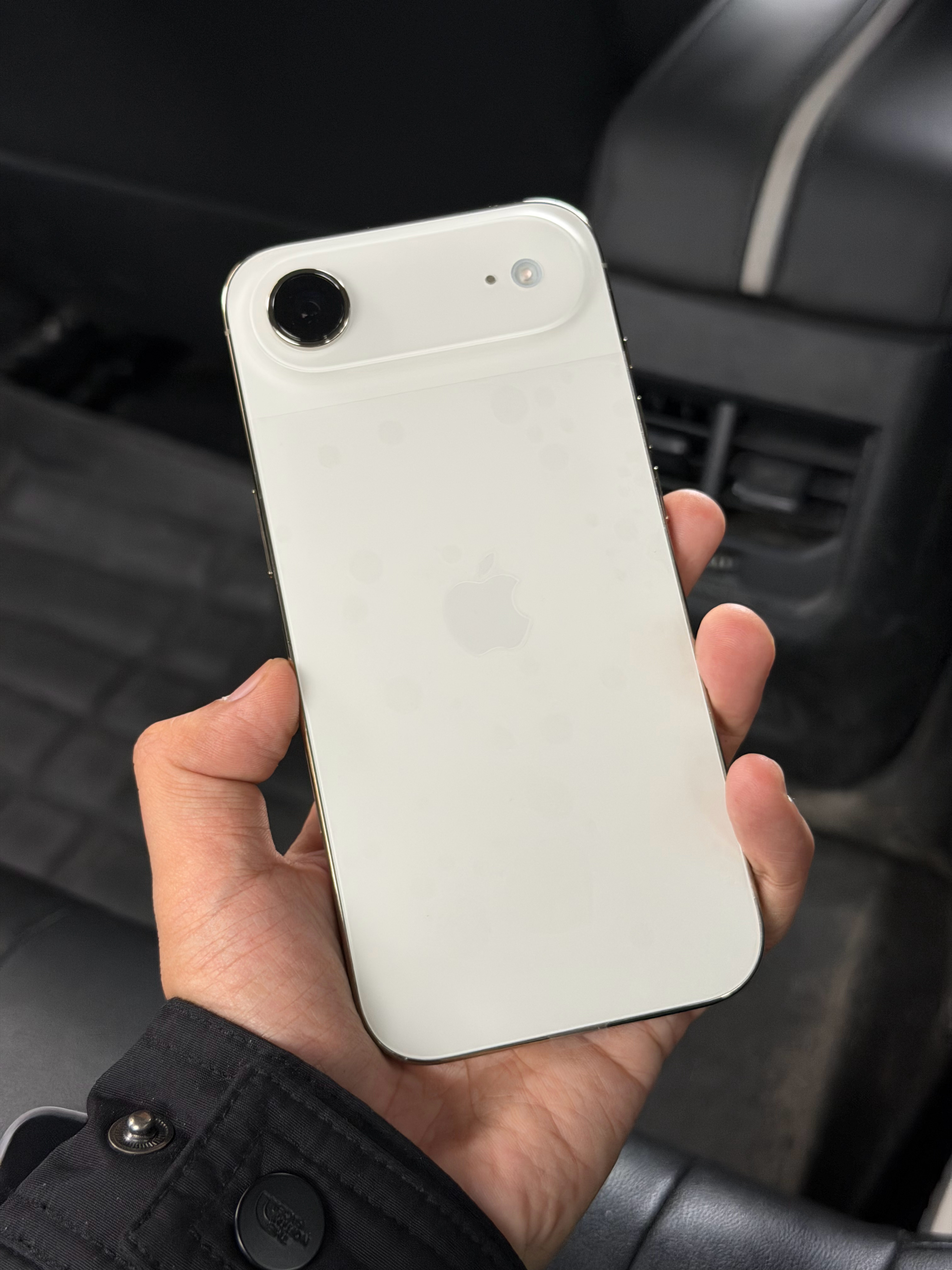 苹果欠我一个 Apple Store 西安来武汉出差，顺便取了维修好的 iPho