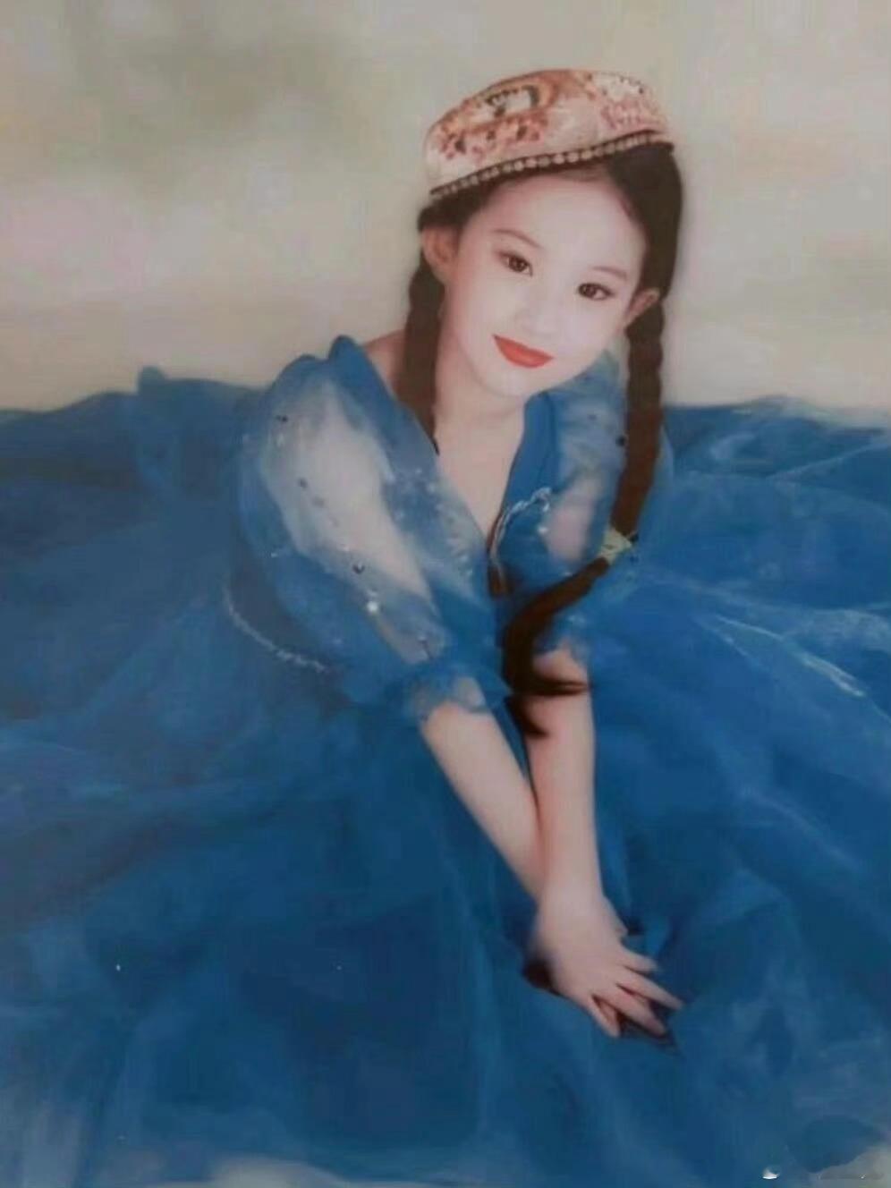 童年时期的刘亦菲 