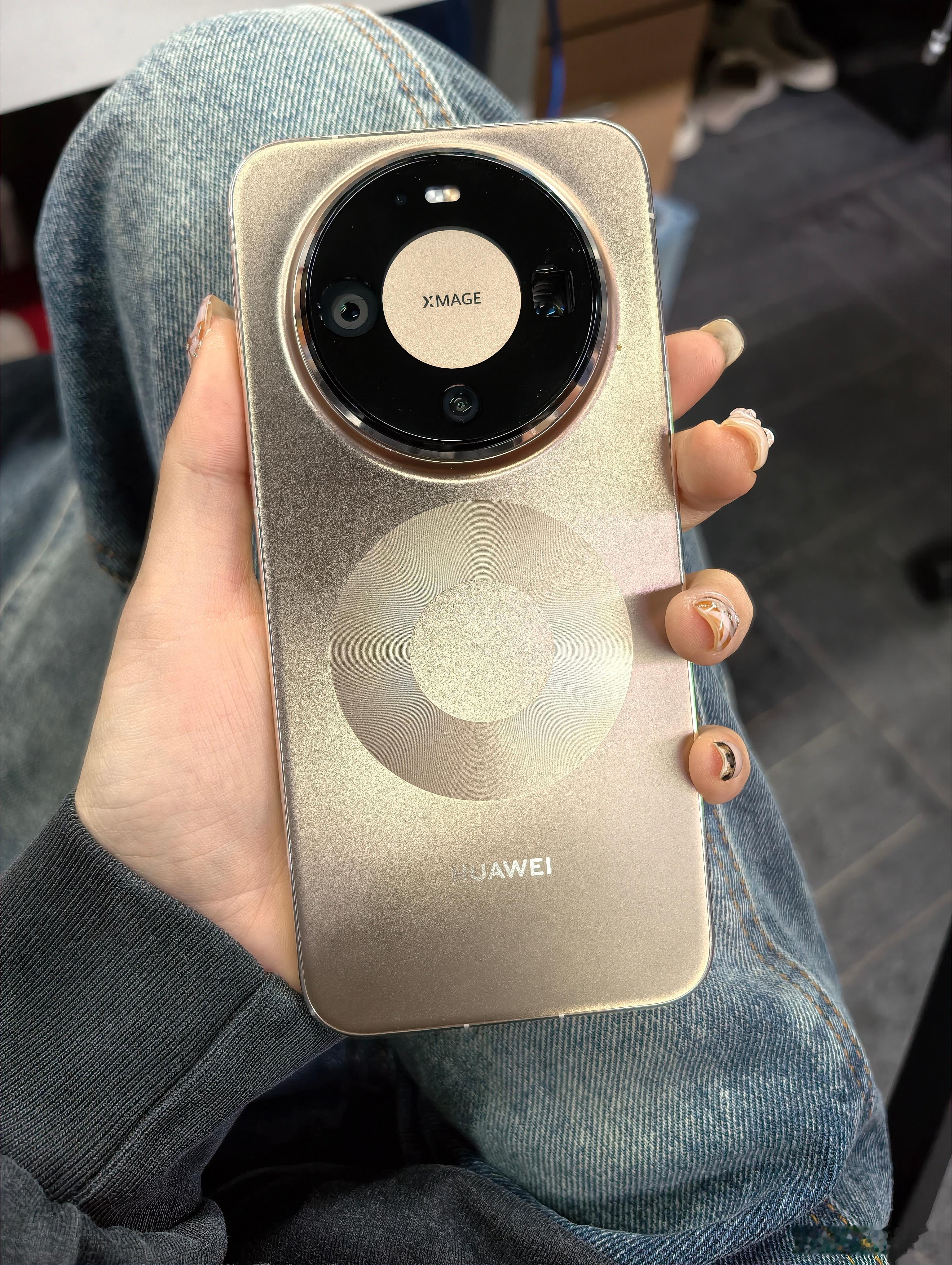 睡觉时建议把手机放在1.5米外那我不用上班啦？闹钟响了都听不到， 我租的不是别墅