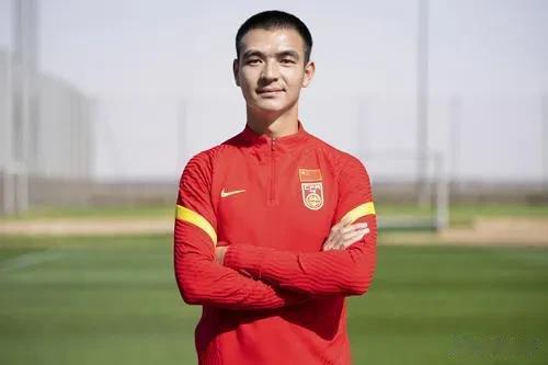 刘彬彬不开心！

在国足和韩国男足比赛中，刘彬彬异常努力，可固执的扬科维奇却把他