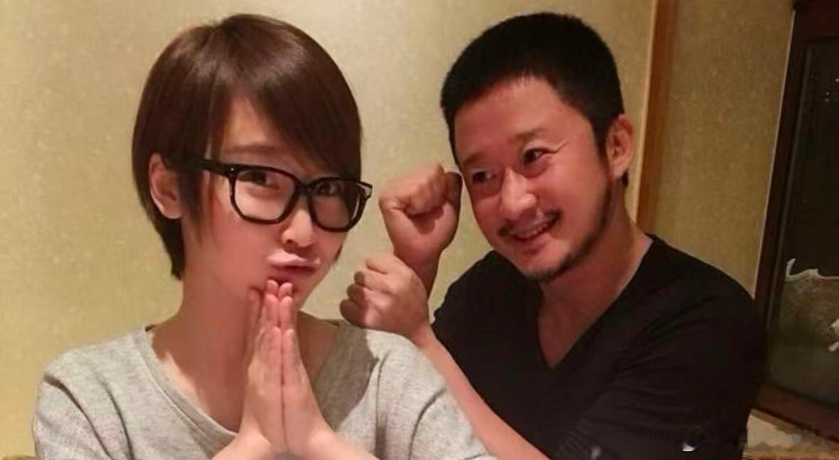 吴京 短中庭大眼睛娃娃脸 不得不说，的合照好有夫妻相哇～吴京那张娃娃脸配上大眼睛