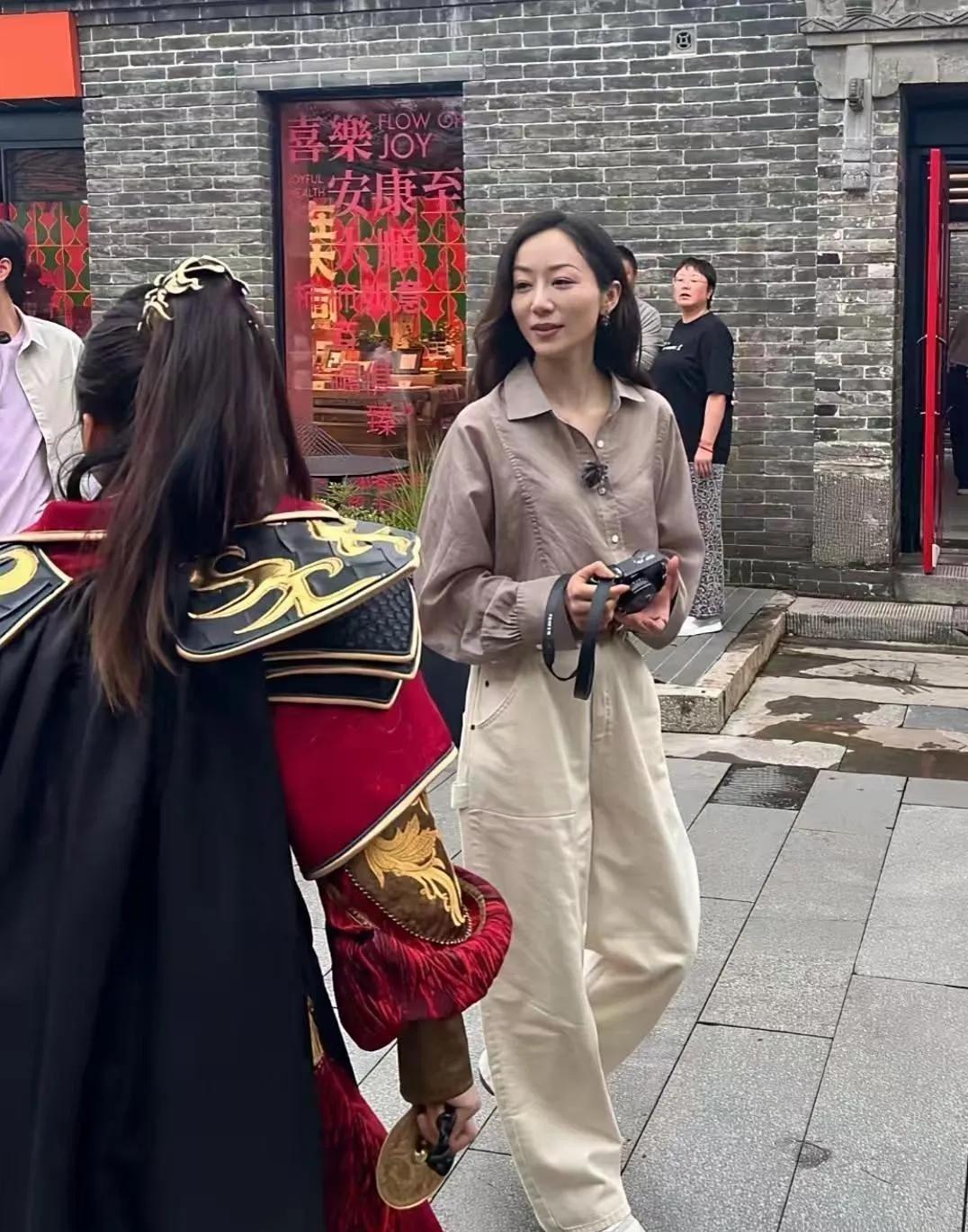 42岁韩雪山西路透，状态也太绝了！
 
谁懂啊！在山西偶遇韩雪本人，真的比镜头里