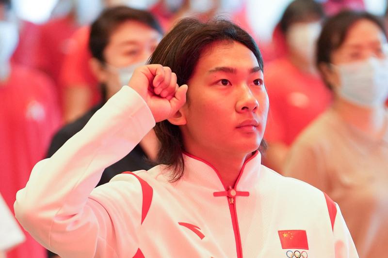 苏翊鸣夺金背后还有这么个小插曲，他教练透露他夺金后一直想吐。想想也是，在赛场上高