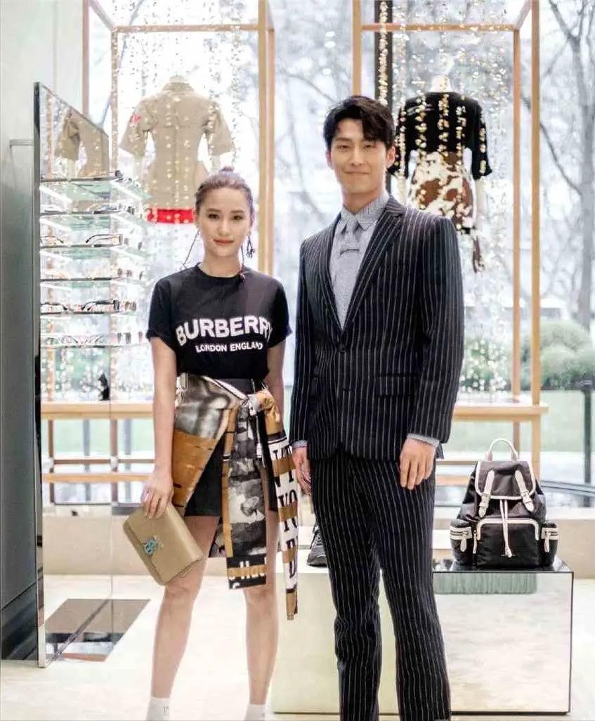 向太
 
估计一时半会，不会露面了
 
因为窦骁、何超莲开始反击，联手直接打脸向