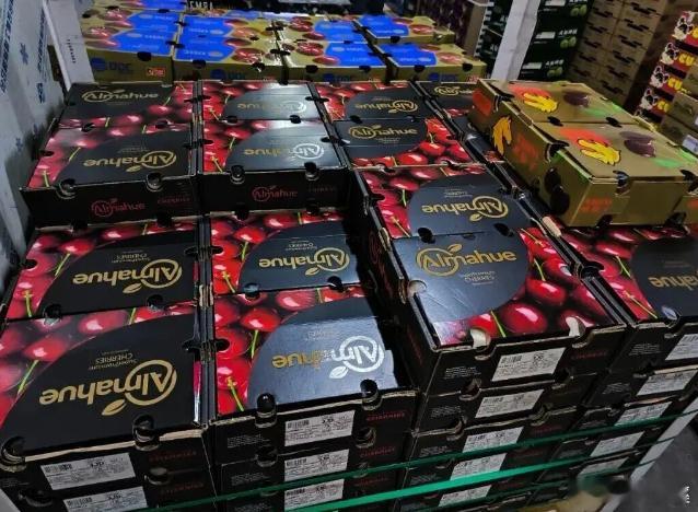 车厘子自由突袭！海运直航到货后价格大跳水，打工人狂喜～刚上市时 10 斤装 3J