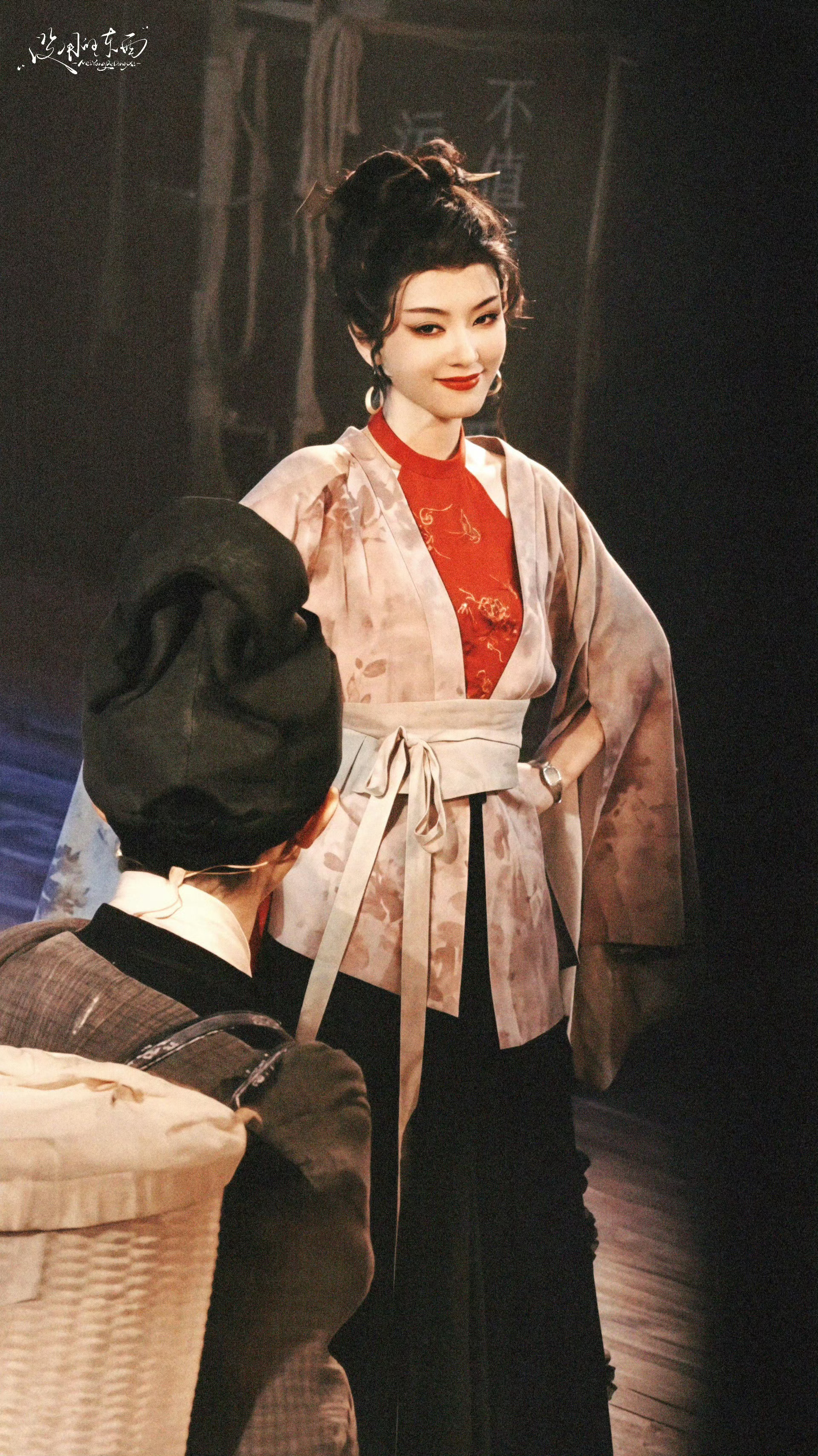 李云霄  🩵李云霄金镶玉 腰肢款摆，翩翩而来，举手投足之间，风情万种媚态横生，
