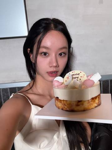李惠利晒郑秀斌送的蛋糕  瑟琪送了我一个蛋糕  《善意的竞争》再次让我们见证了友