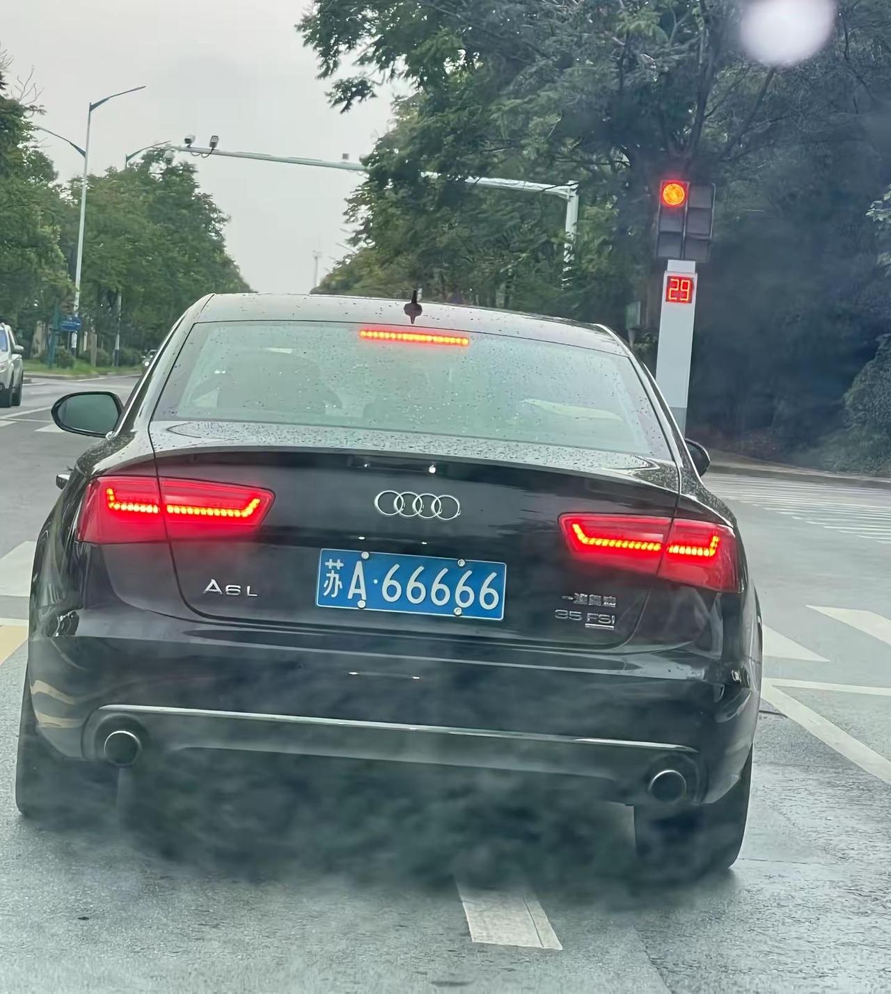苏A·66666经典黑A6，难得一见的顶级号牌南京豪车