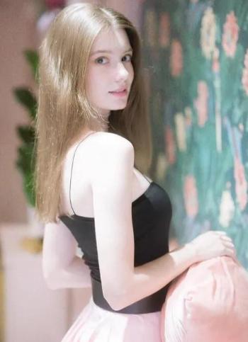 现在乌克兰其实没有我们想象的那么可怜，就算乌克兰 95% 的男性牺牲，但是只要乌