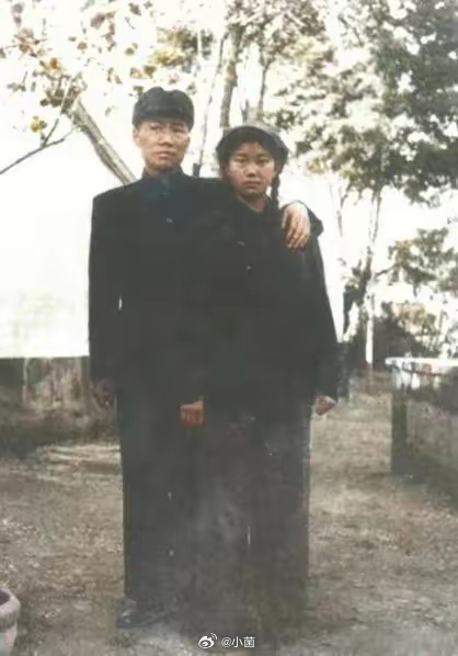 毛岸英去朝鲜前和妻子留下的珍贵合影 