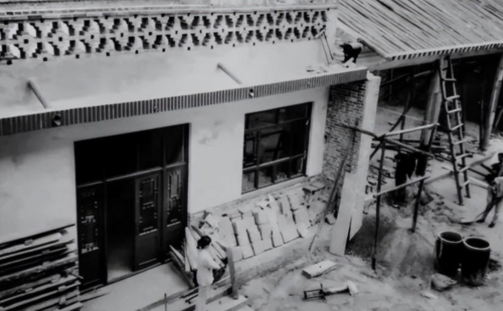 1997年，山西平遥人耿保国不顾家人反对，四处借钱凑了100万，买下了3000多