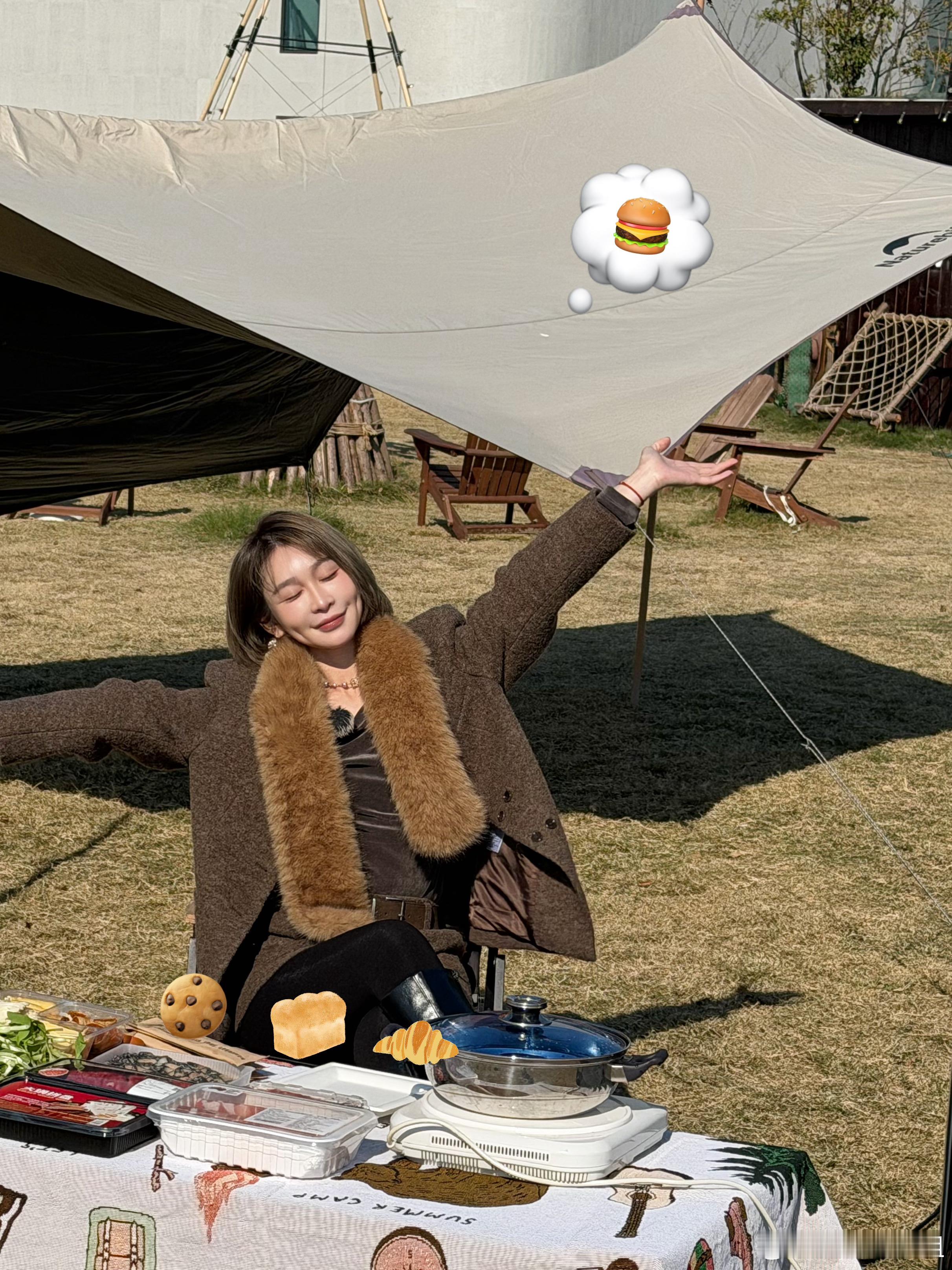 今天上海天气不错呀。到了魔都，瑞幸都没有9.9了，不过今天送了个可爱的贴纸嘻嘻嘻