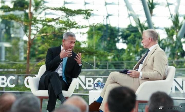 新加坡外长维文在一场研讨会上说：“如果中美关系破裂，太平洋爆发战争，霍尔木兹海峡