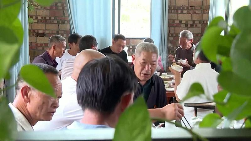 人每天奔波劳碌,究竟是为了什么?有人为三餐安稳，为家人无忧；
有人为心中热爱，为