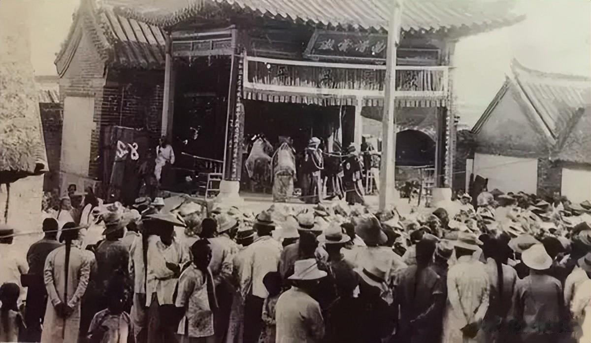 乡村风景之：土戏 。
山陕梆子起源于山西陕西两省交界一带，当时被称为蒲州土戏。它