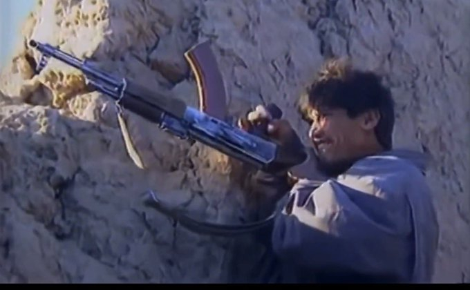 历史老照片 把AK当布伦打的阿富汗政府军，1996年 
