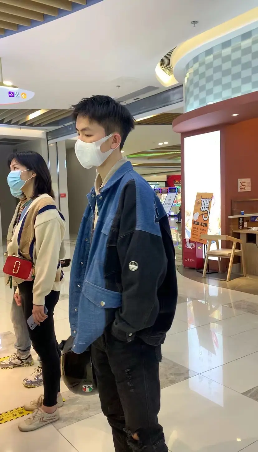 那个时候他还不会打麻将，那个时候我也不会被气到肝疼，那个时候 真的很美好