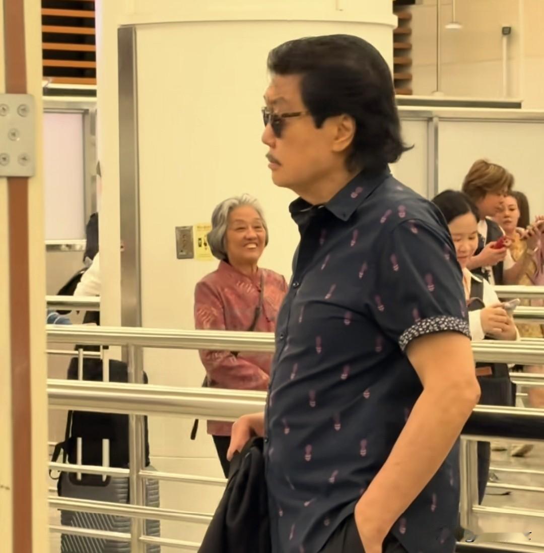 黄锦燊——赵雅芝老公，为什么是他？其实也挺不容易的。


1981年，赵雅芝与黄