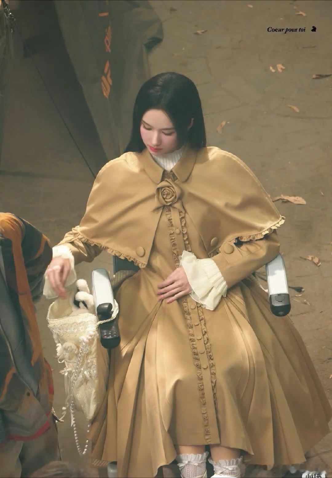 陈都灵白幼薇复刻官宣海报 好看 