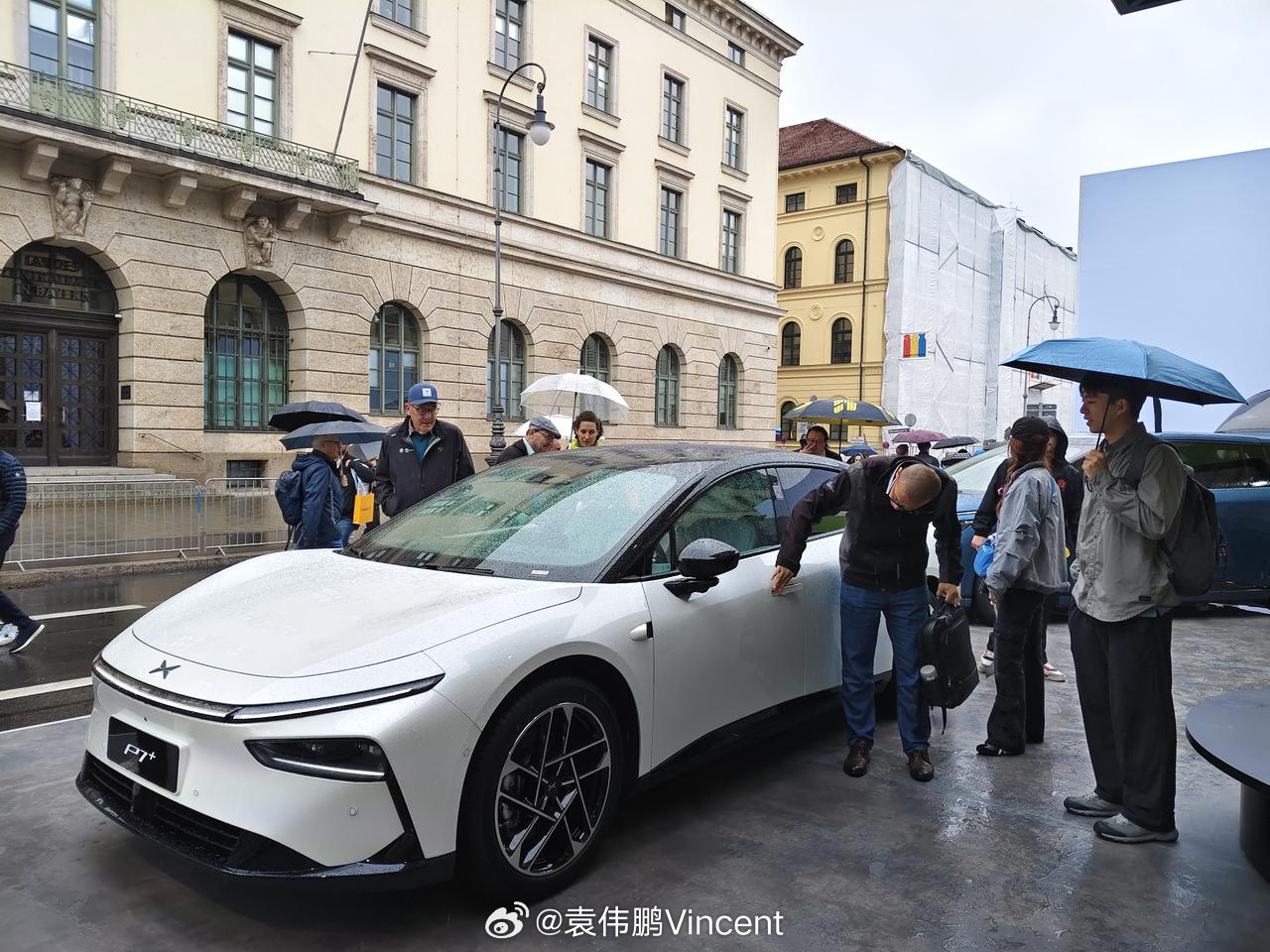小鹏汽车[超话]小鹏P7+即将在欧洲多国正式上市继G9和G6后，又一款小鹏的车辆