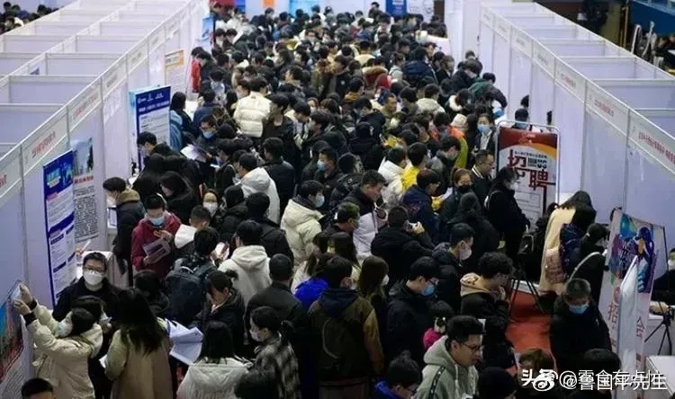 历史上的三次就业难题咋摆平的：头一回，国家大手一挥，咱们得“上山下乡”去，靠着种