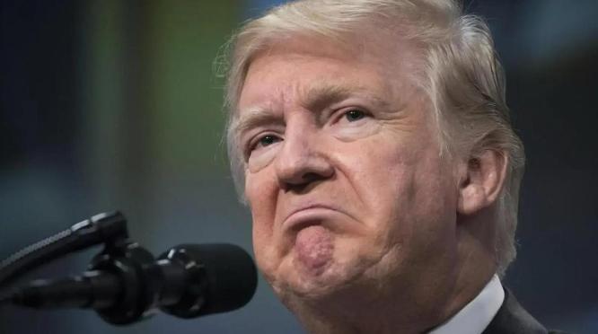 4月13日，特朗普下达“击沉令”，美国宣布对伊朗港口实施全面封锁，集结15艘舰艇