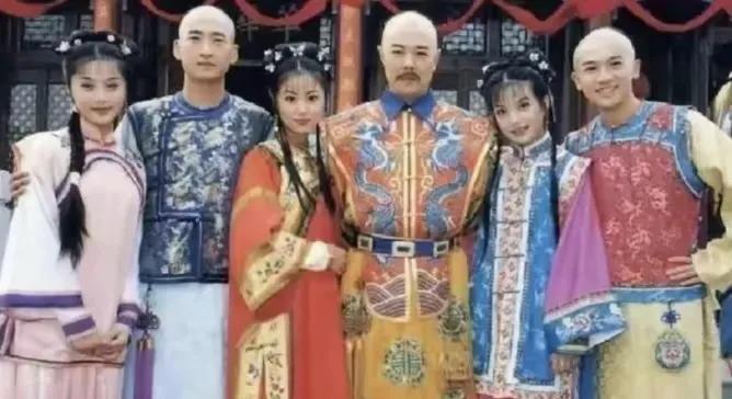 还珠众星第一次以这种方式“重聚”，全面发声。琼瑶值得他们出来说话，让一群20左右