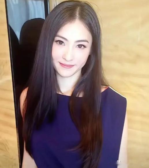 张柏芝真是清醒又体面前夫谢霆锋的父亲谢贤去世后，她没有发文悼念，也没接受采访，而