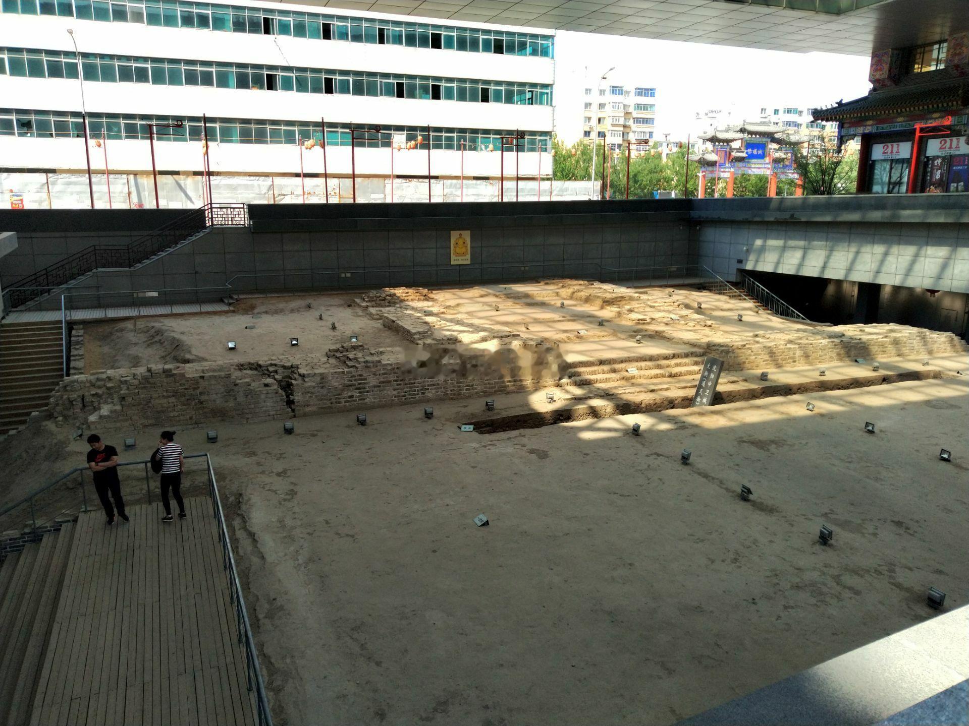 我发现好多人混淆了沈阳努尔哈赤的“汗王宫”和皇太极建造的沈阳故宫，好多人吐槽的小