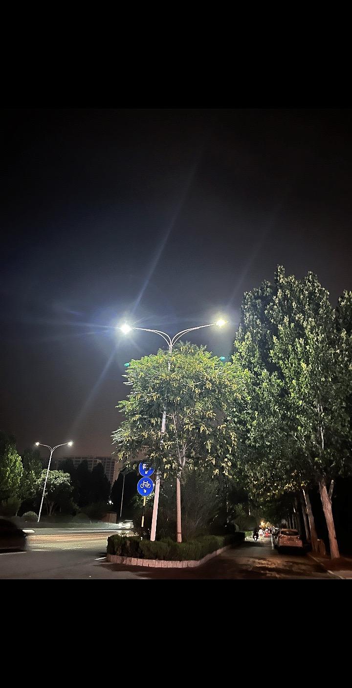 如果一个人不远千里来找你，只为和你见上一面，别问任何理由，也别管任何结果，
只要