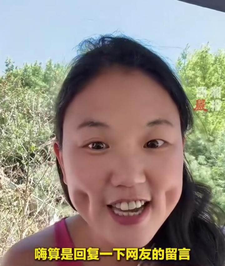 这名女子这酒窝纯天生！祖传酒窝！妈妈孩子都有，就她的最夸张！
 
说白了就是面部