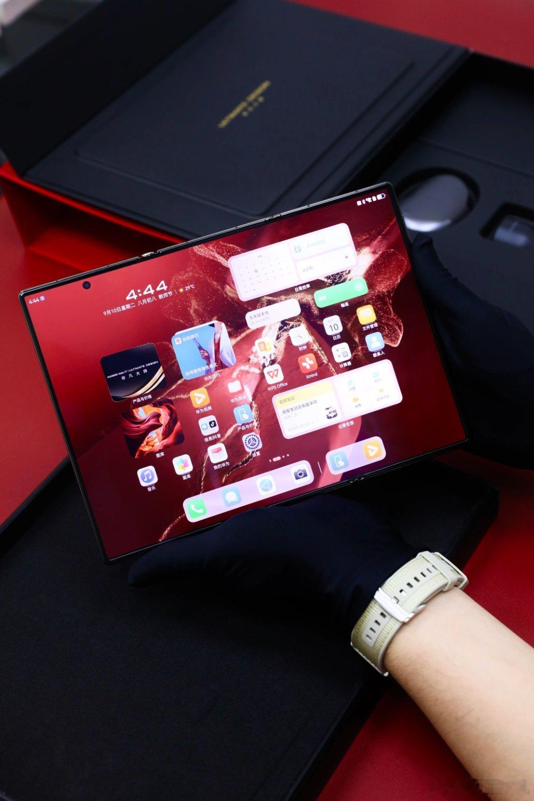 哪种折叠形态才是主流数码主理人其实从最开始的小折叠屏，到大折叠屏，还有三折叠屏，