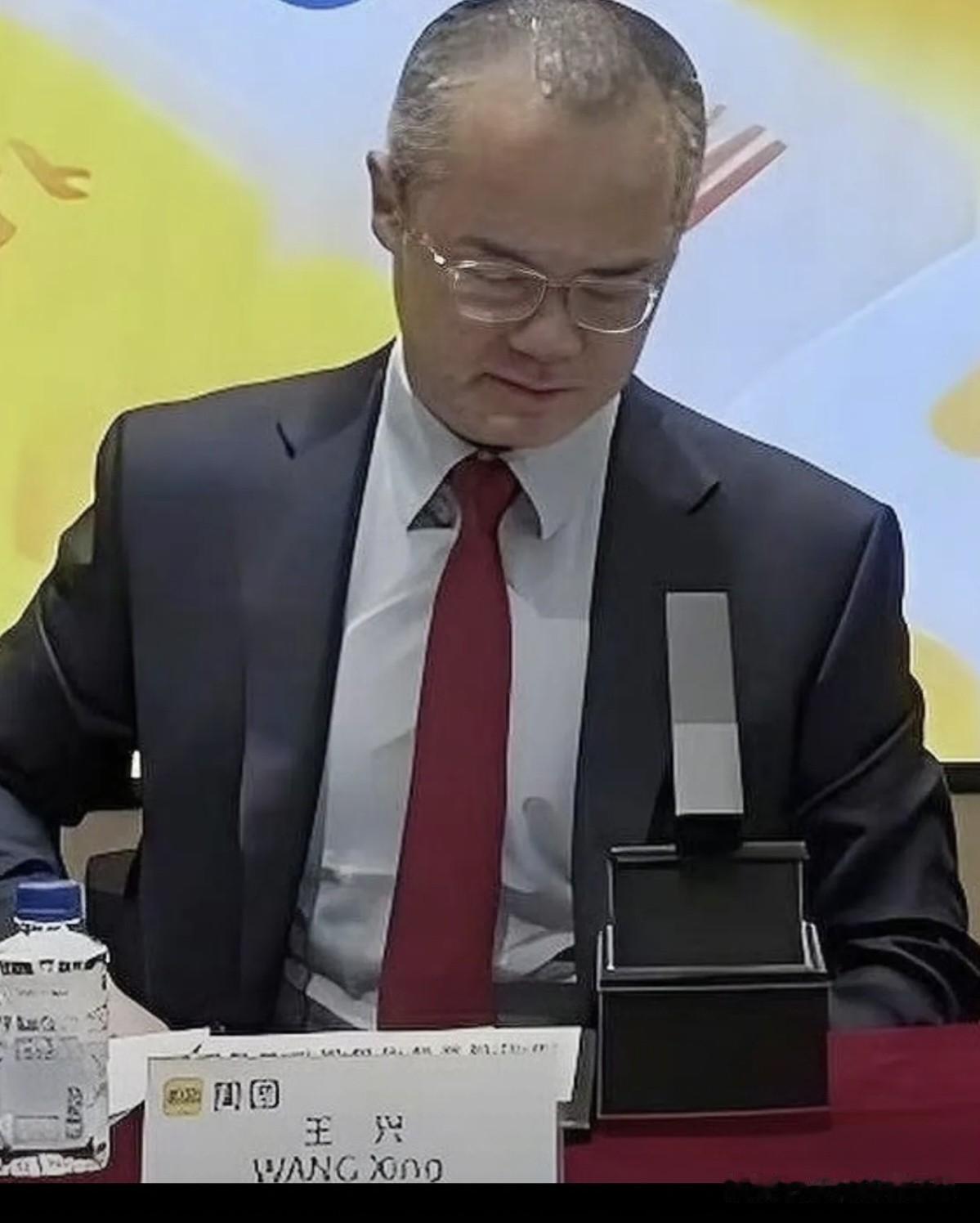 王兴心里应该不好受，阿里这次出手不凡，投资长鑫70多亿，账面浮盈上千亿，这还不算