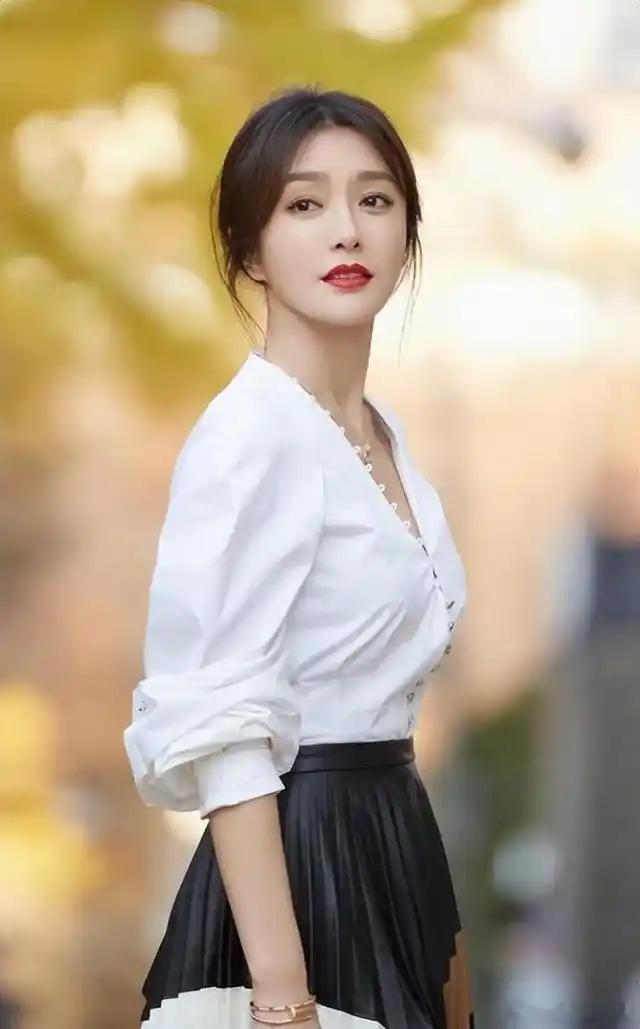 状态太绝了！实力和自律就是最好的保鲜剂，姐姐活成理想型啦～ ​​​