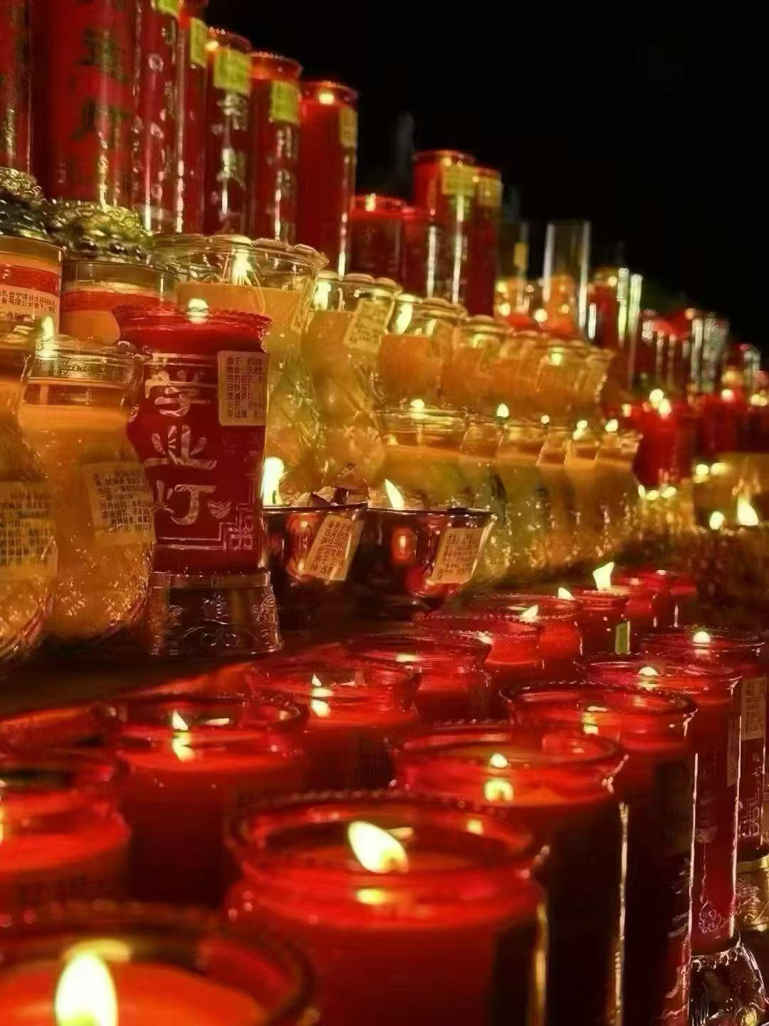 今天告诉你们福报如何积累的，🙏🙏🙏好比一盏灯代表一个人的福报，你每天燃烧，