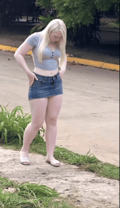 路边偶遇一位外国美女，确认过眼神，是我不敢搭讪的人。