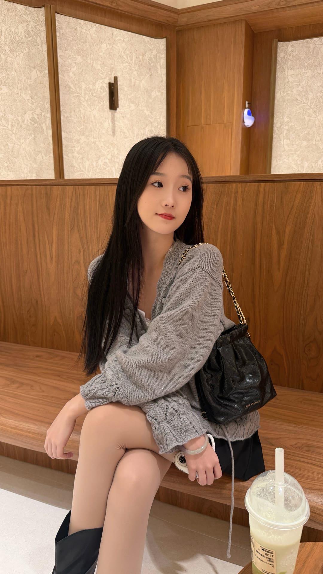 其实女性魅力不是穿搭  是看一个人外表成熟风