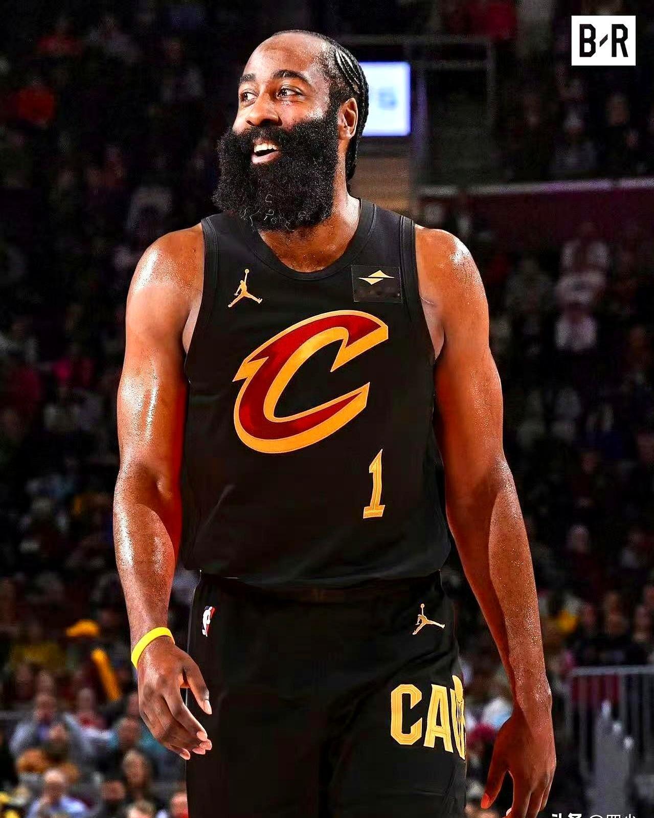 骑士最可怕的不是5连胜，而是缺阵7场球队照样赢了6场的那个男人，回来了。
 
明