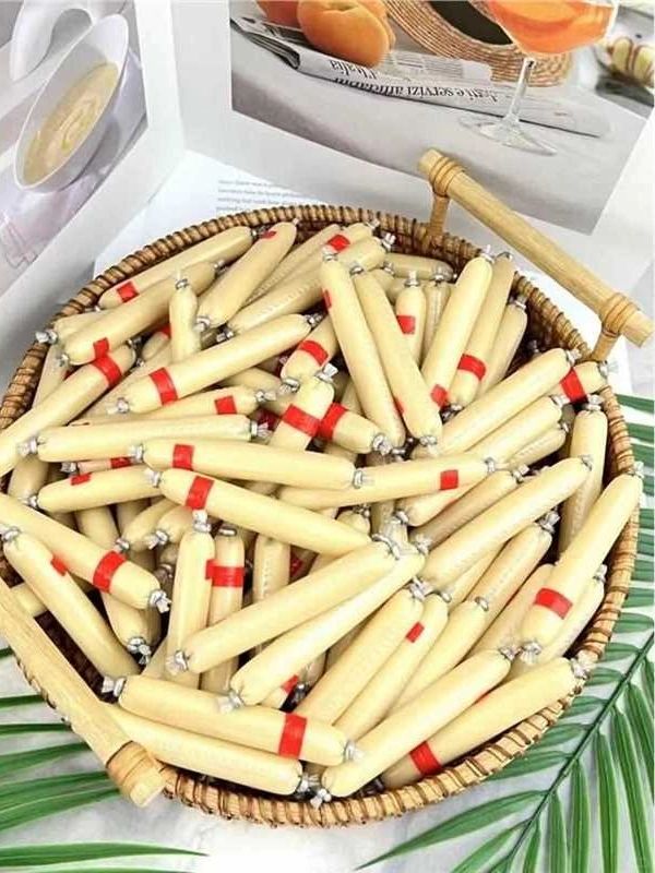 从小孩手里抢来的鳕鱼肠，根本炫不够哇