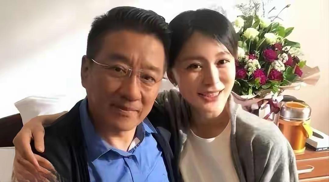 丁勇岱的演艺事业如日中天，他饰演的每个角色观众都喜欢，现在在《灼灼韶华》里饰演的