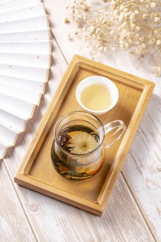 用AI指导日常养生
——推荐适合当下的养生茶饮
告诉AI你今天的状态（比如“喉咙