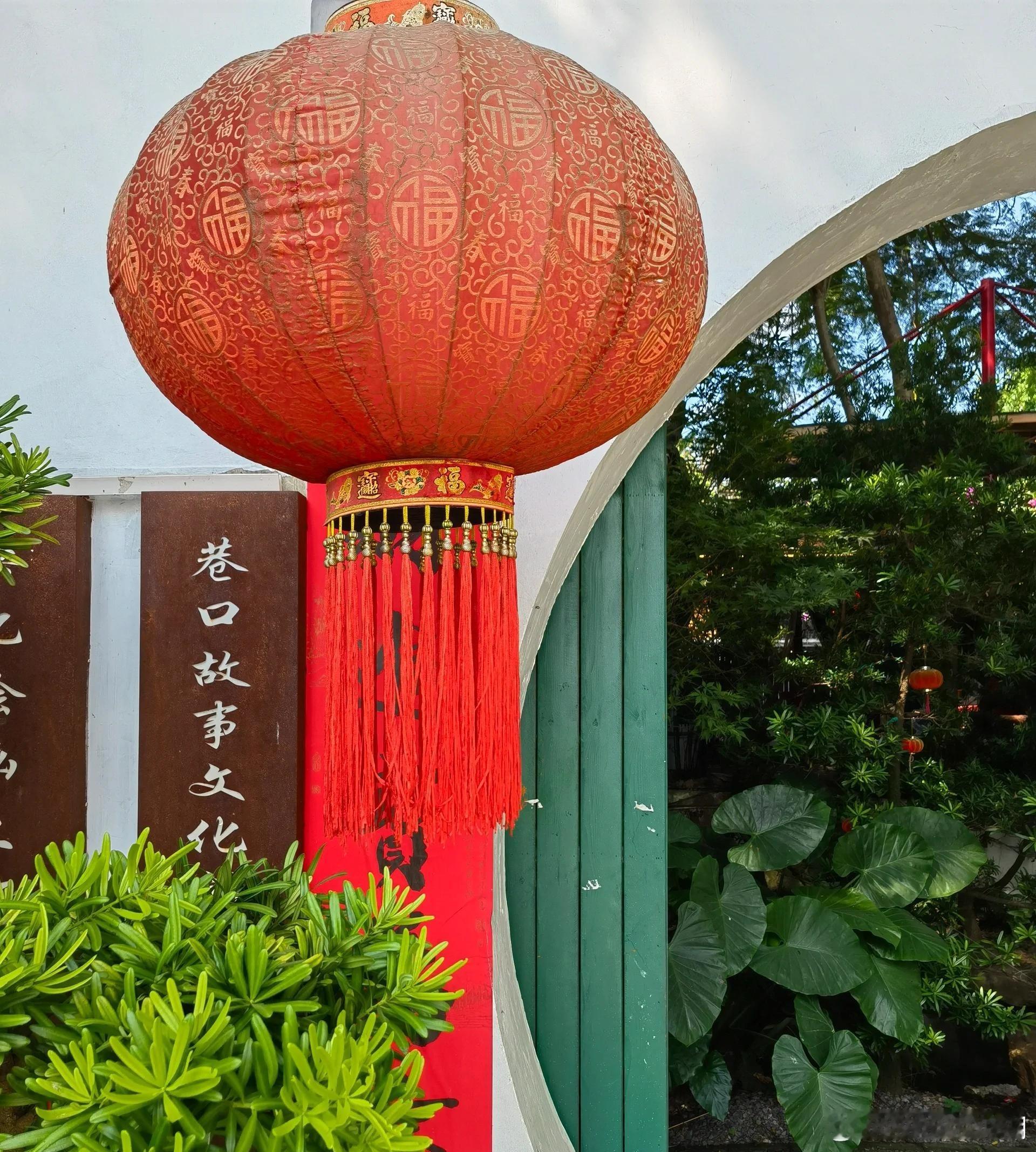 所有温柔，都是被生活磨砺出的棱角；所有从容，都是在风雨中沉淀的气度。 