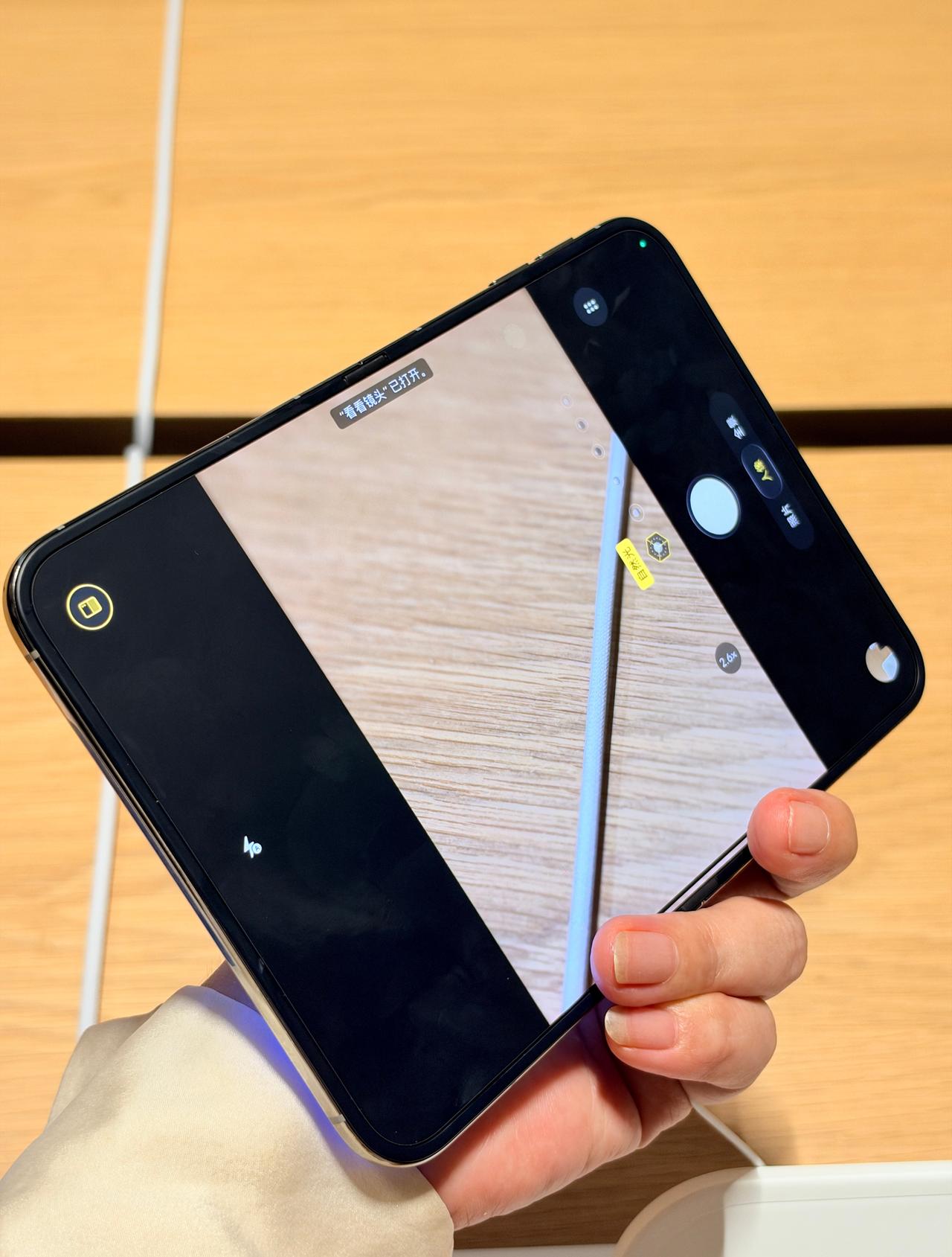 iPhoneDuo当主力机考验自适应能力所以看了看就这样吧[笑哭]还要再看三折叠