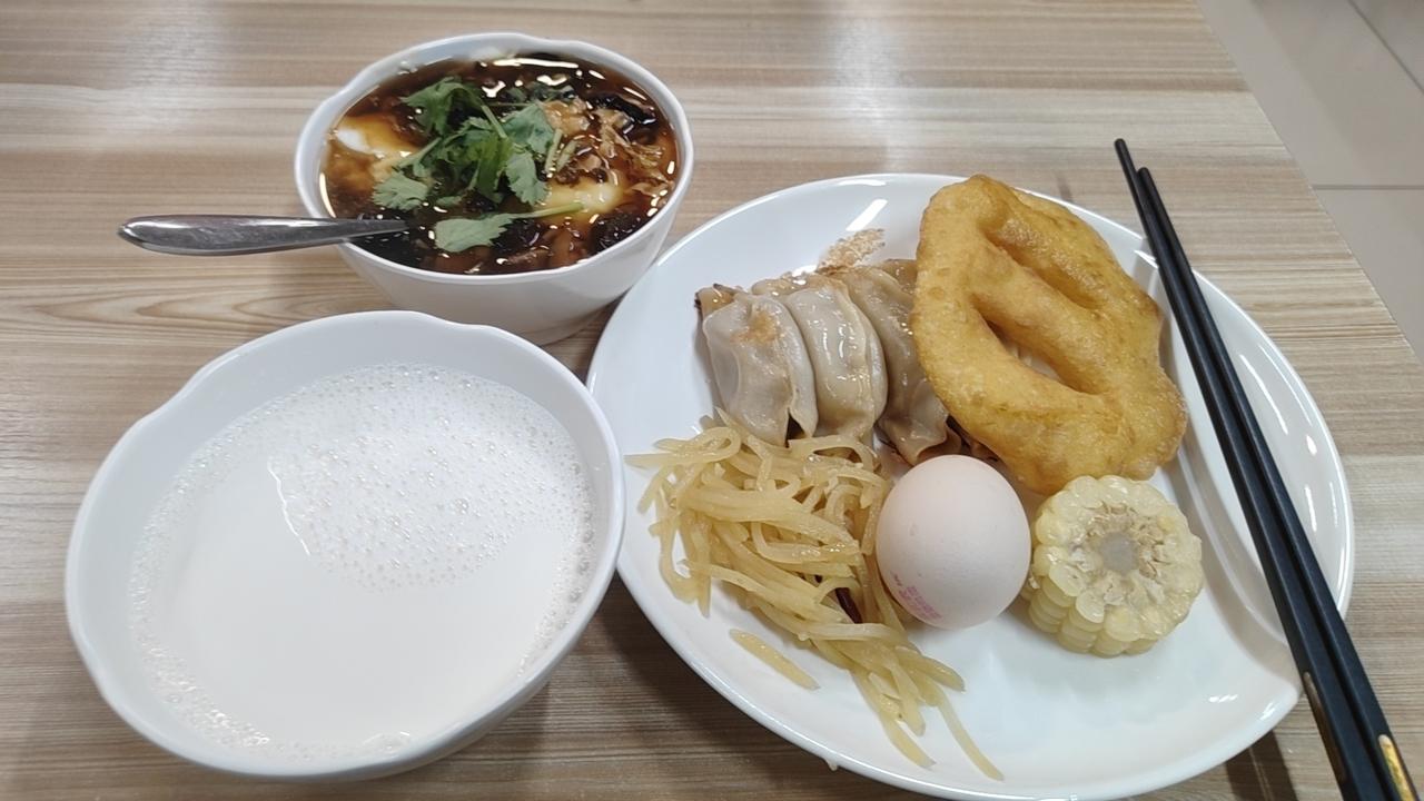 致良知，从心出发：一位商人面临一个巨大的诱惑：一笔不义之财可以让他一夜暴富。但他