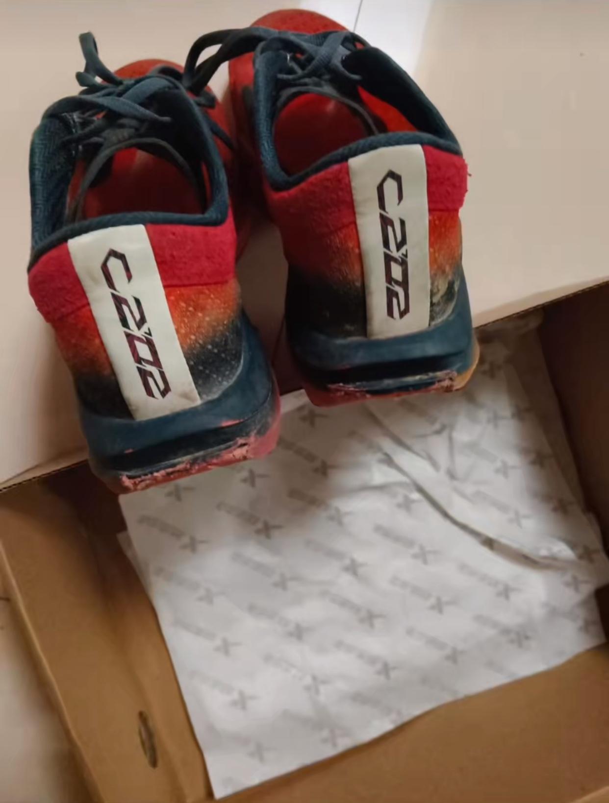 近日，浙江一位家长分享，自己的孩子在和同学打篮球，不小心踩到了同学的球鞋，结果同