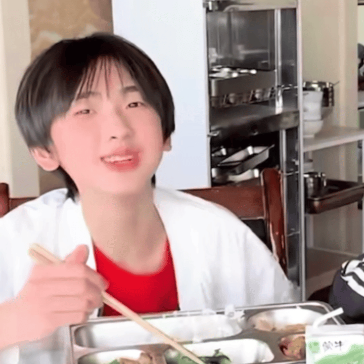 没at是不好意思装熟艾特T_T，结果收到好多意想不到的，爱你们！八月都要顺利～ 