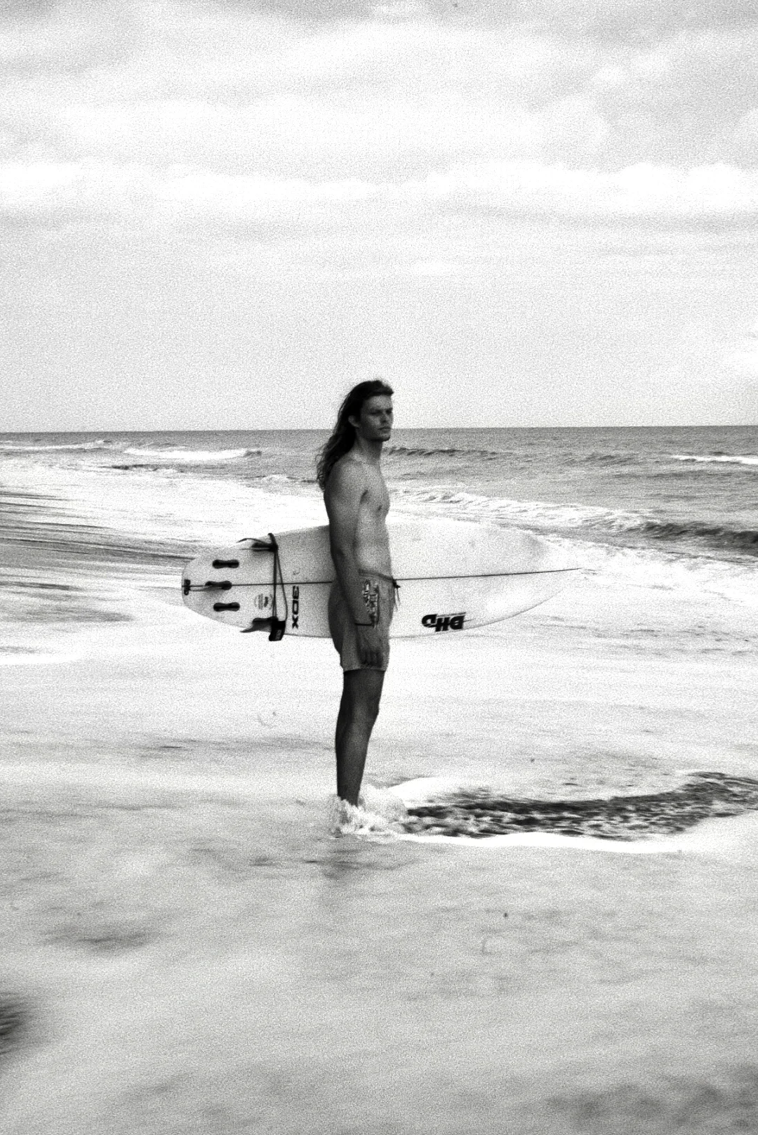 女友过世后，他来巴厘岛用海浪疗愈自己