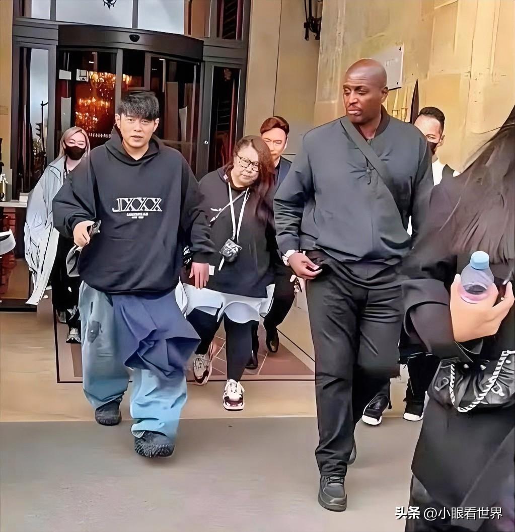 周董，穿成了我们穿不起的样子！